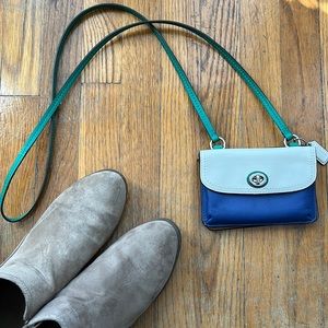 Coach • small crossbody purse